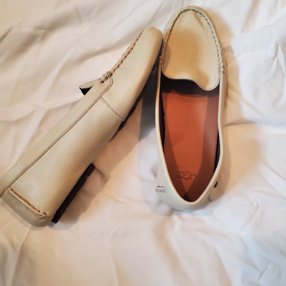 UGG Women’s Flores Leather Driving Loafer Off White